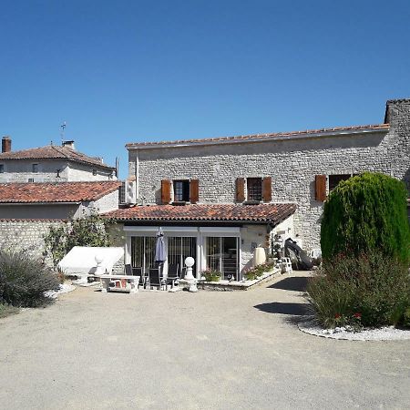 Villa Les Quatre Saisons à Saint-Angeau Extérieur photo